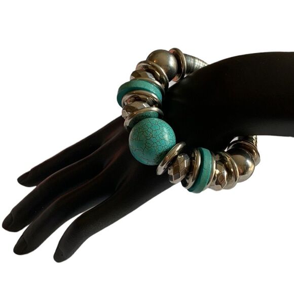 WOMEN’S Turquoise and Silver Elastic Chunky Bracelet Boho Style - Picture 1 of 4